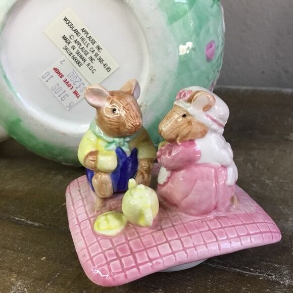 Vintage 90s Cottagecore Farmhouse Country Mouse Picnic Novelty Kitsch Teapot - Picture 4 of 7